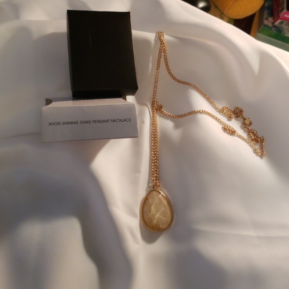 Avon Shining Stars Pendant Necklace New in box